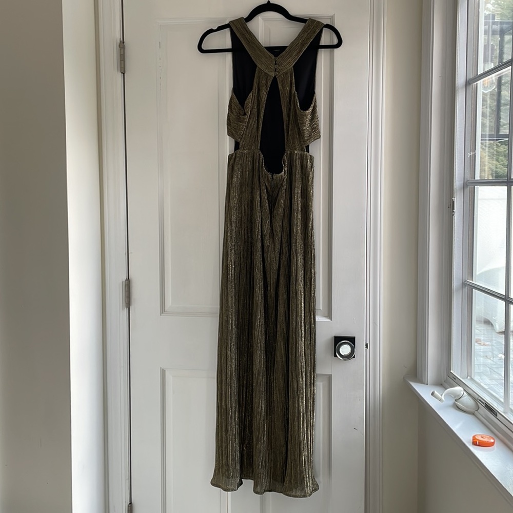 BCBG PLEATED METALLIC EVENING GOWN SIZE XS - Picture 7 of 8